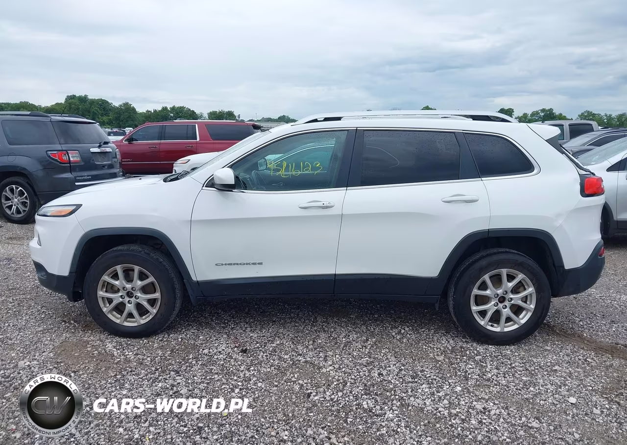 2015 Jeep Cherokee Latitude VIN:1C4PJMCS1FW727685 - 14