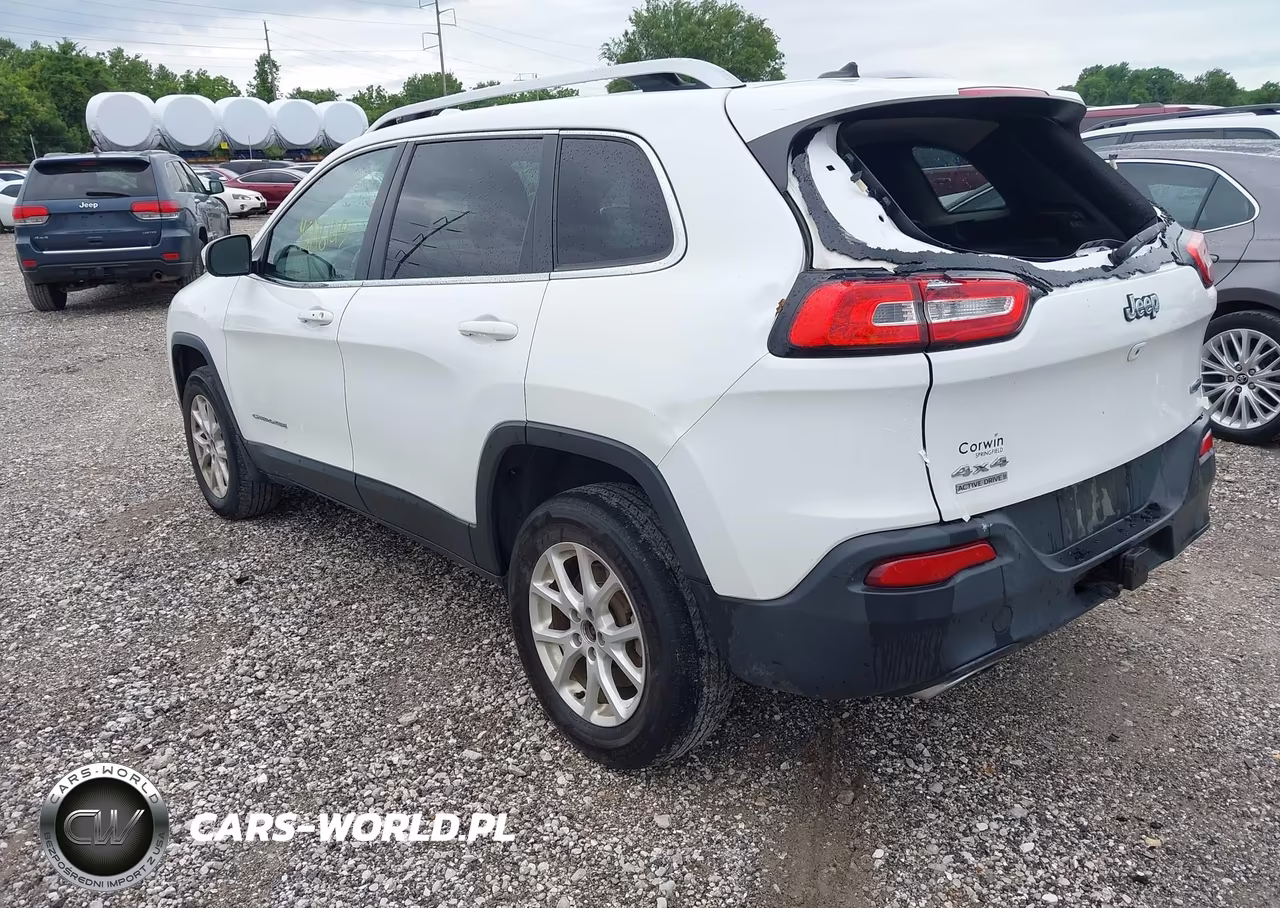 2015 Jeep Cherokee Latitude VIN:1C4PJMCS1FW727685 - 3