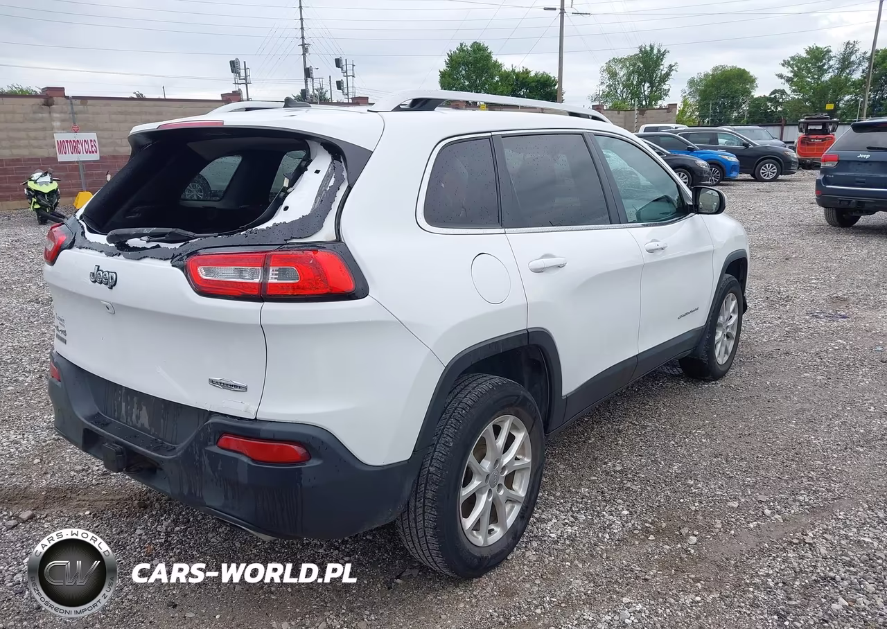 2015 Jeep Cherokee Latitude VIN:1C4PJMCS1FW727685 - 4