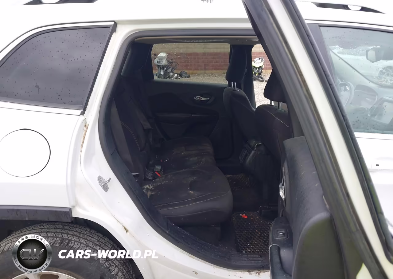 2015 Jeep Cherokee Latitude VIN:1C4PJMCS1FW727685 - 8