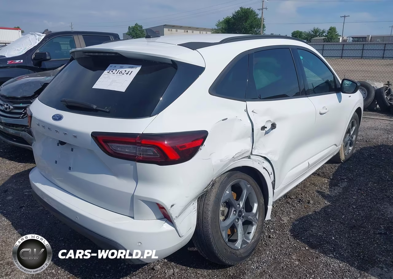 2023 Ford Escape St-Line VIN:1FMCU0MN9PUB32289 - 4