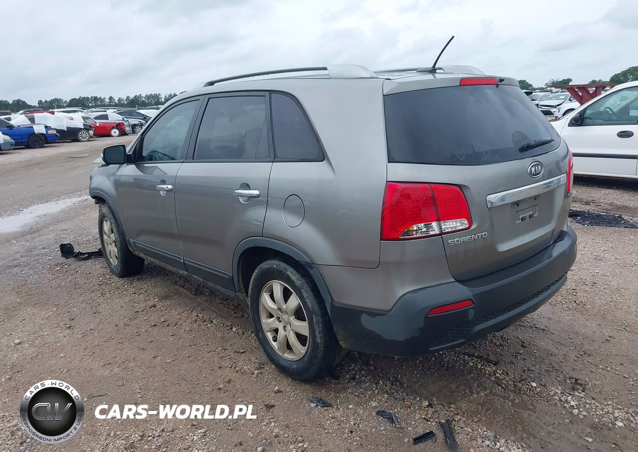 2013 Kia Sorento Lx V6 VIN:5XYKT4A21DG338787 - 3
