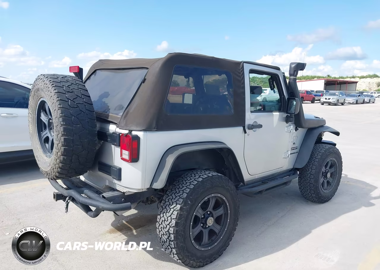 2010 Jeep Wrangler Sport VIN:1J4AA2D16AL111758 - 4