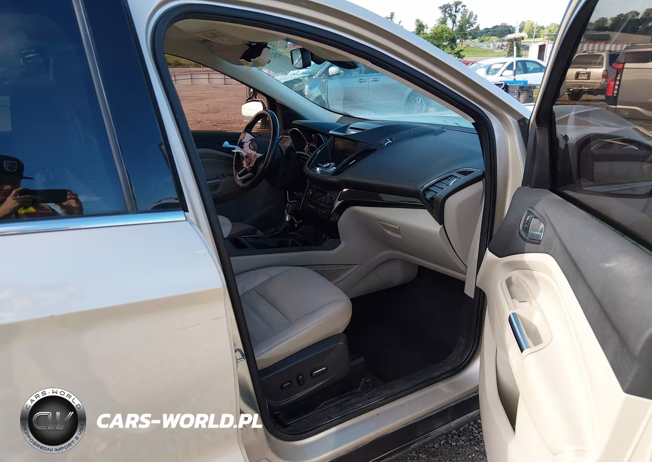 2017 Ford Escape Titanium VIN:1FMCU9J99HUE18365 - 5