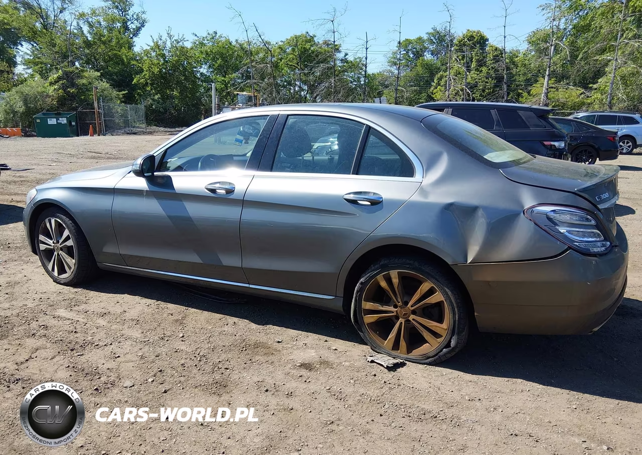 2018 Mercedes-Benz C 300 4Matic VIN:55SWF4KB5JU245456 - 14