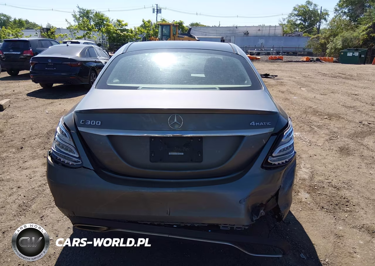 2018 Mercedes-Benz C 300 4Matic VIN:55SWF4KB5JU245456 - 16