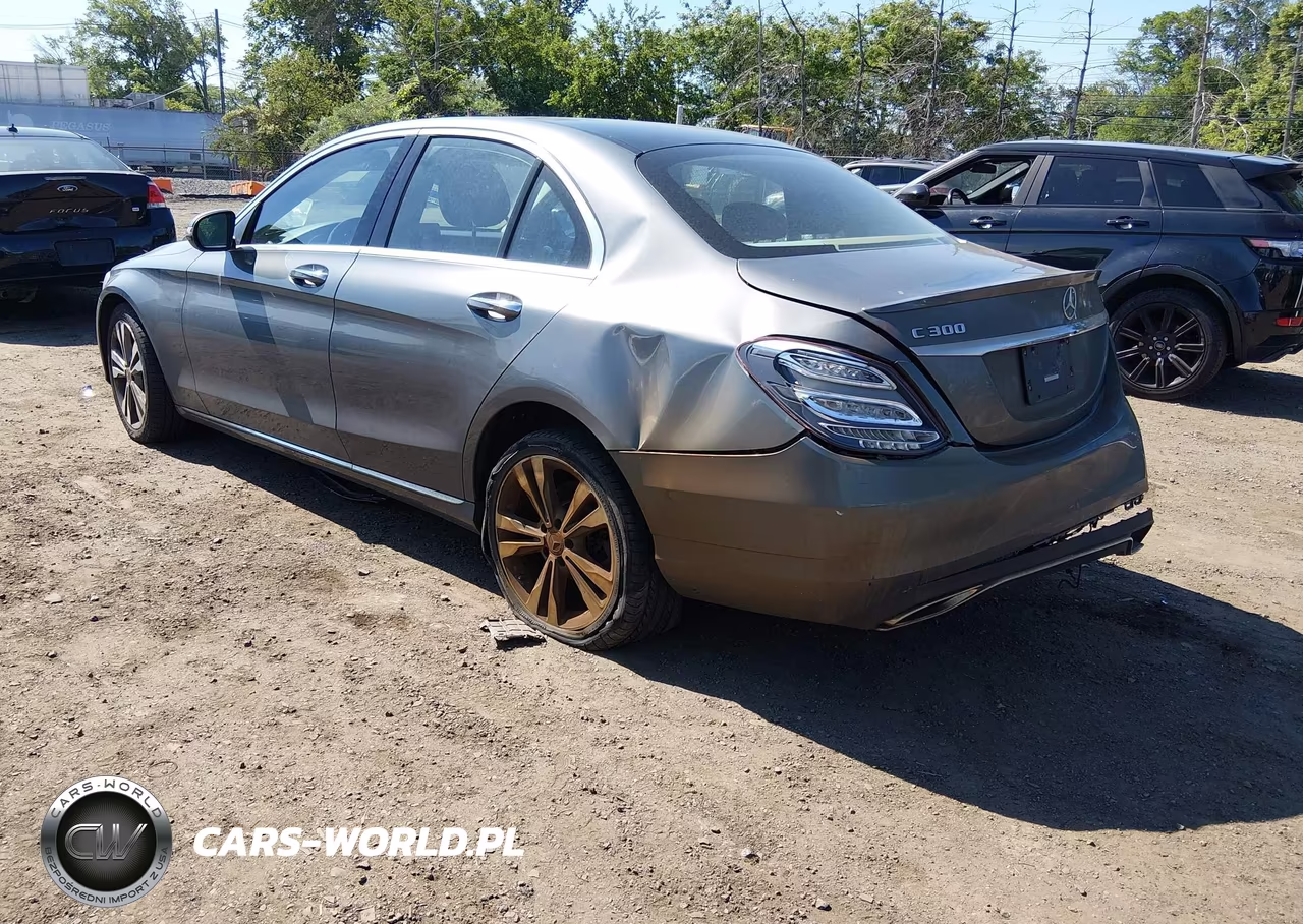 2018 Mercedes-Benz C 300 4Matic VIN:55SWF4KB5JU245456 - 3