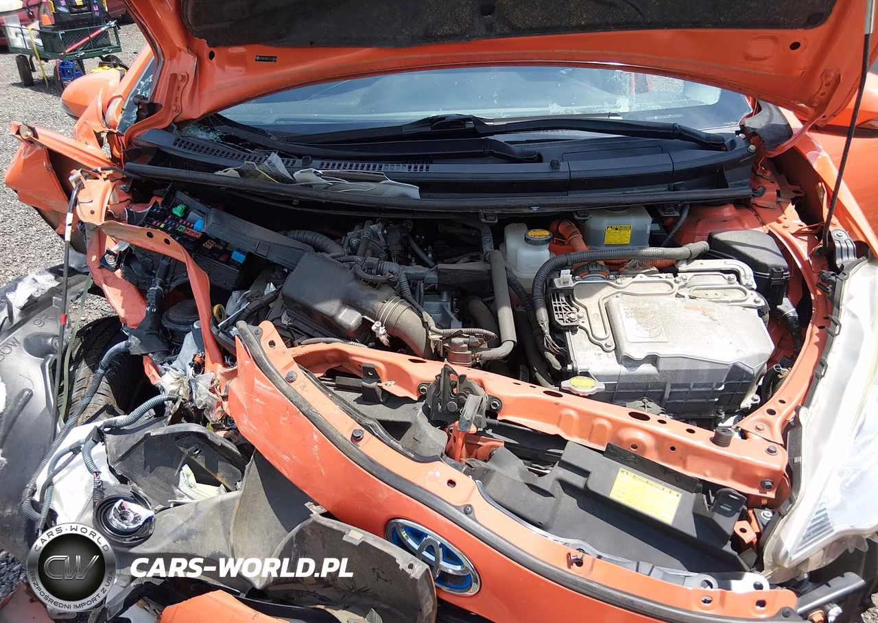 2014 Toyota Prius C Three VIN:JTDKDTB31E1074454 - 10