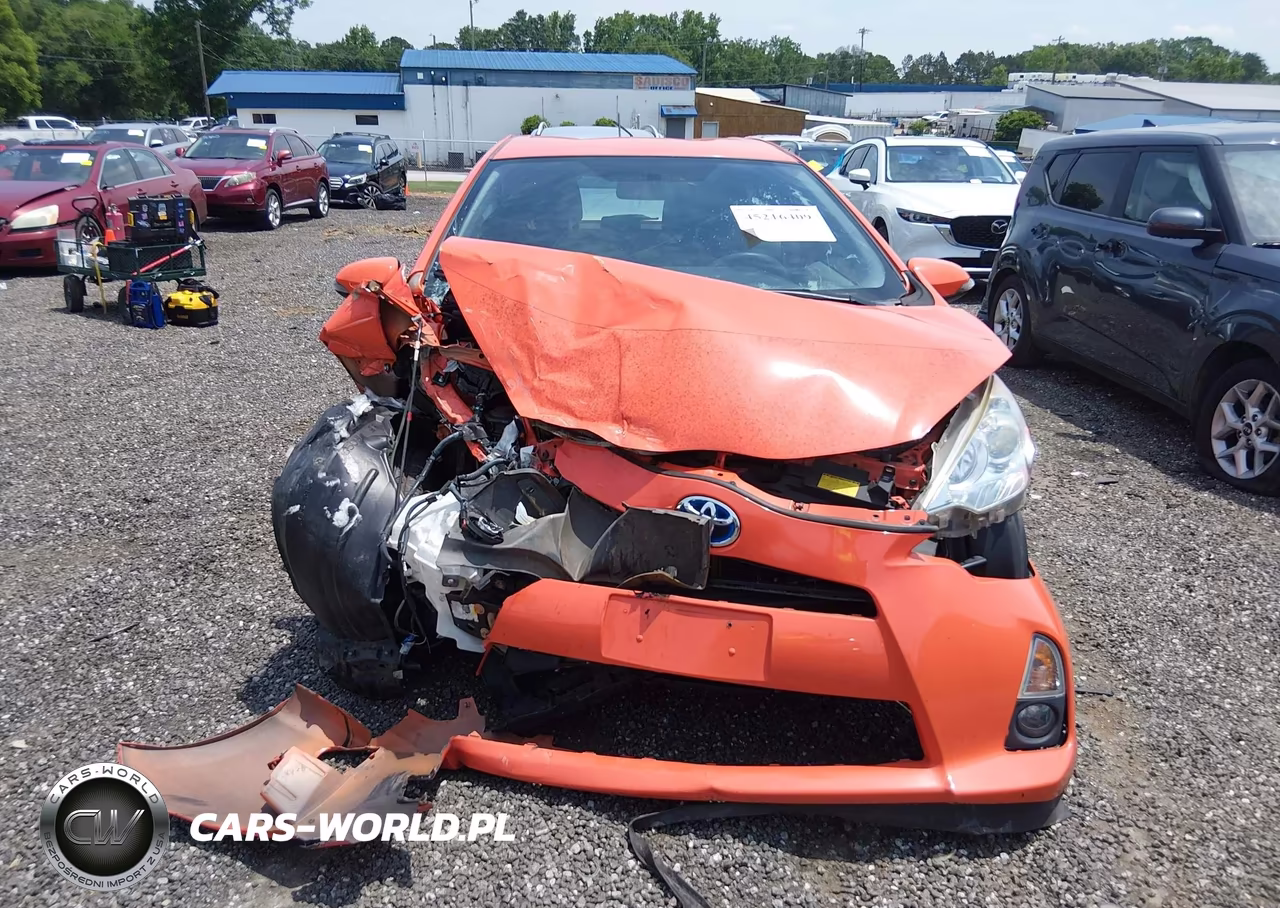 2014 Toyota Prius C Three VIN:JTDKDTB31E1074454 - 12