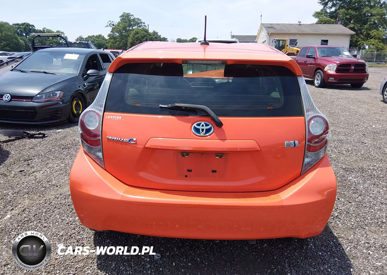 2014 Toyota Prius C Three VIN:JTDKDTB31E1074454 - 16