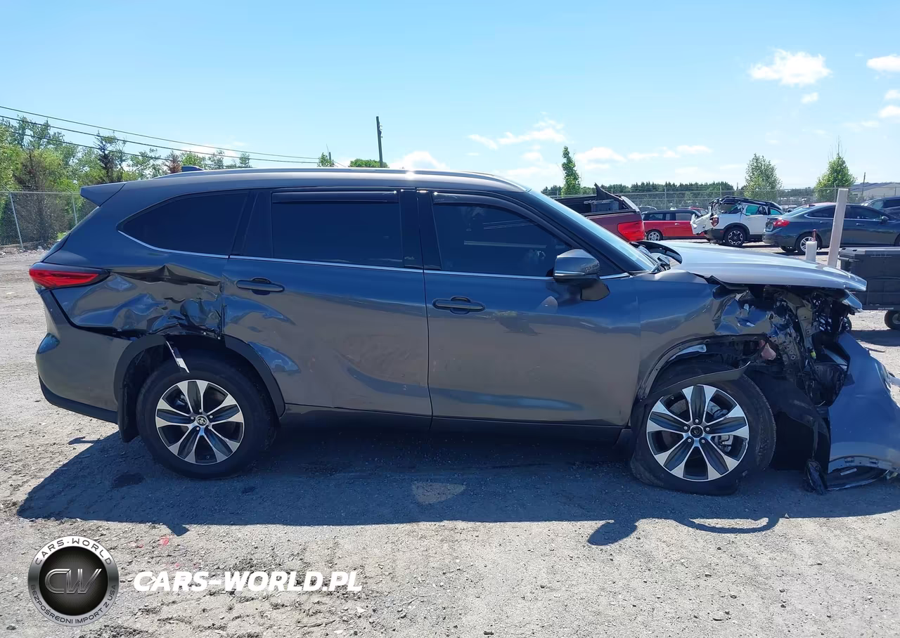 2022 Toyota Highlander Xle VIN:5TDGZRBH7NS175894 - 13
