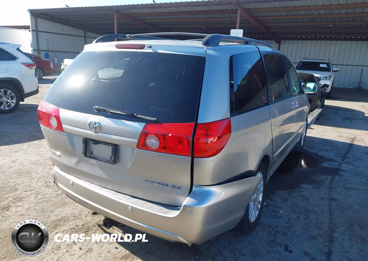 2010 Toyota Sienna Xle VIN:5TDYK4CC4AS318843 - 4