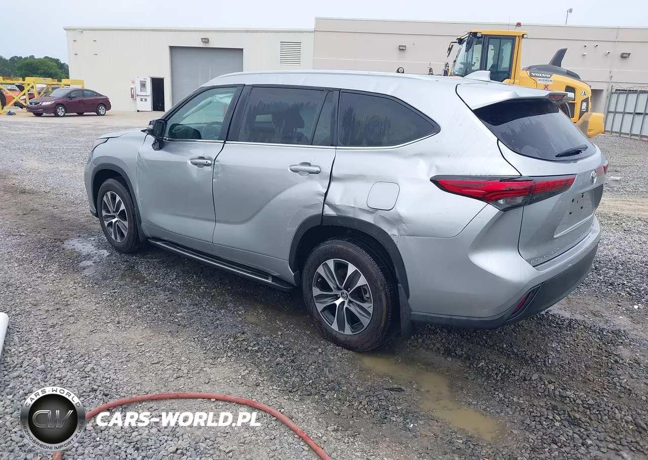 2023 Toyota Highlander Xle VIN:5TDKDRAH8PS516880 - 3