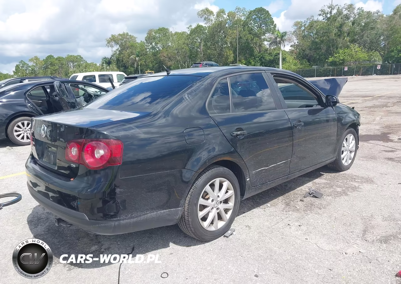 2010 Volkswagen Jetta Limited Edition VIN:3VWRX7AJ4AM157853 - 4
