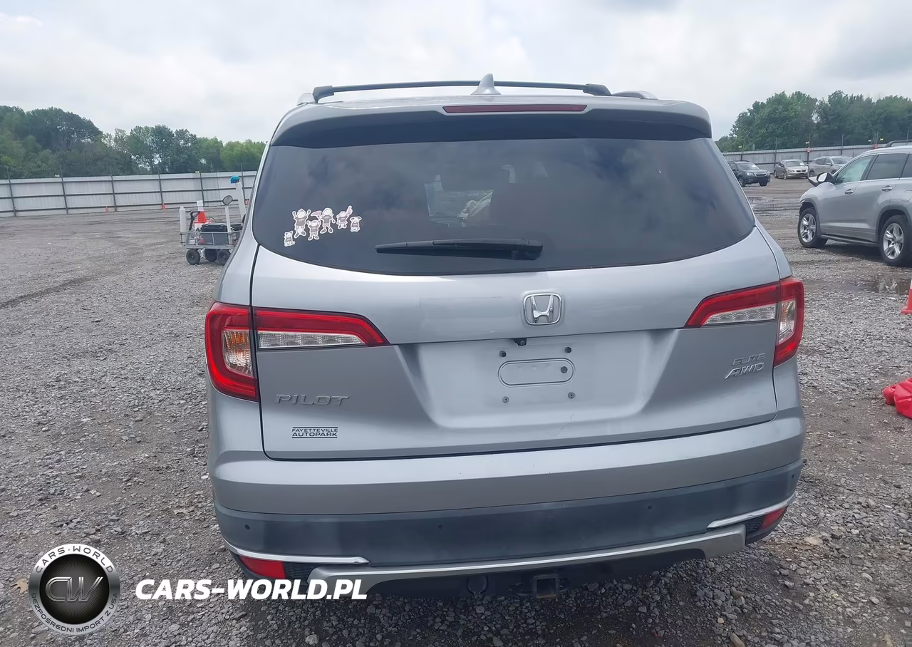 2019 Honda Pilot Elite VIN:5FNYF6H05KB012965 - 17