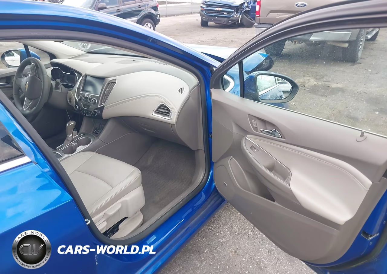 2017 Chevrolet Cruze Premier Auto VIN:3G1BF6SM9HS585703 - 5