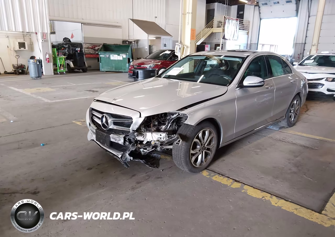 2018 Mercedes-Benz C 300 VIN:55SWF4JB1JU245116 - 2