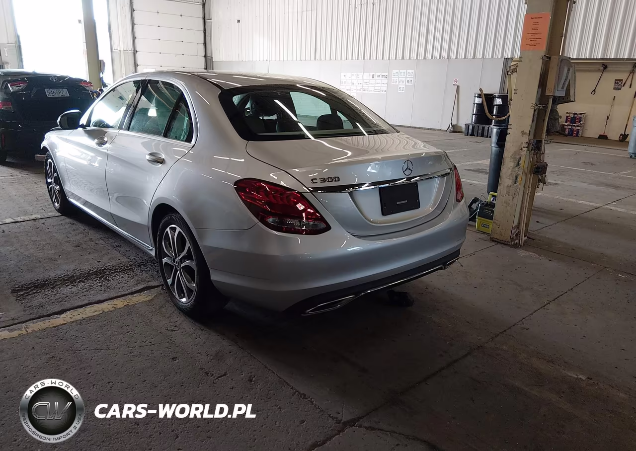 2018 Mercedes-Benz C 300 VIN:55SWF4JB1JU245116 - 3