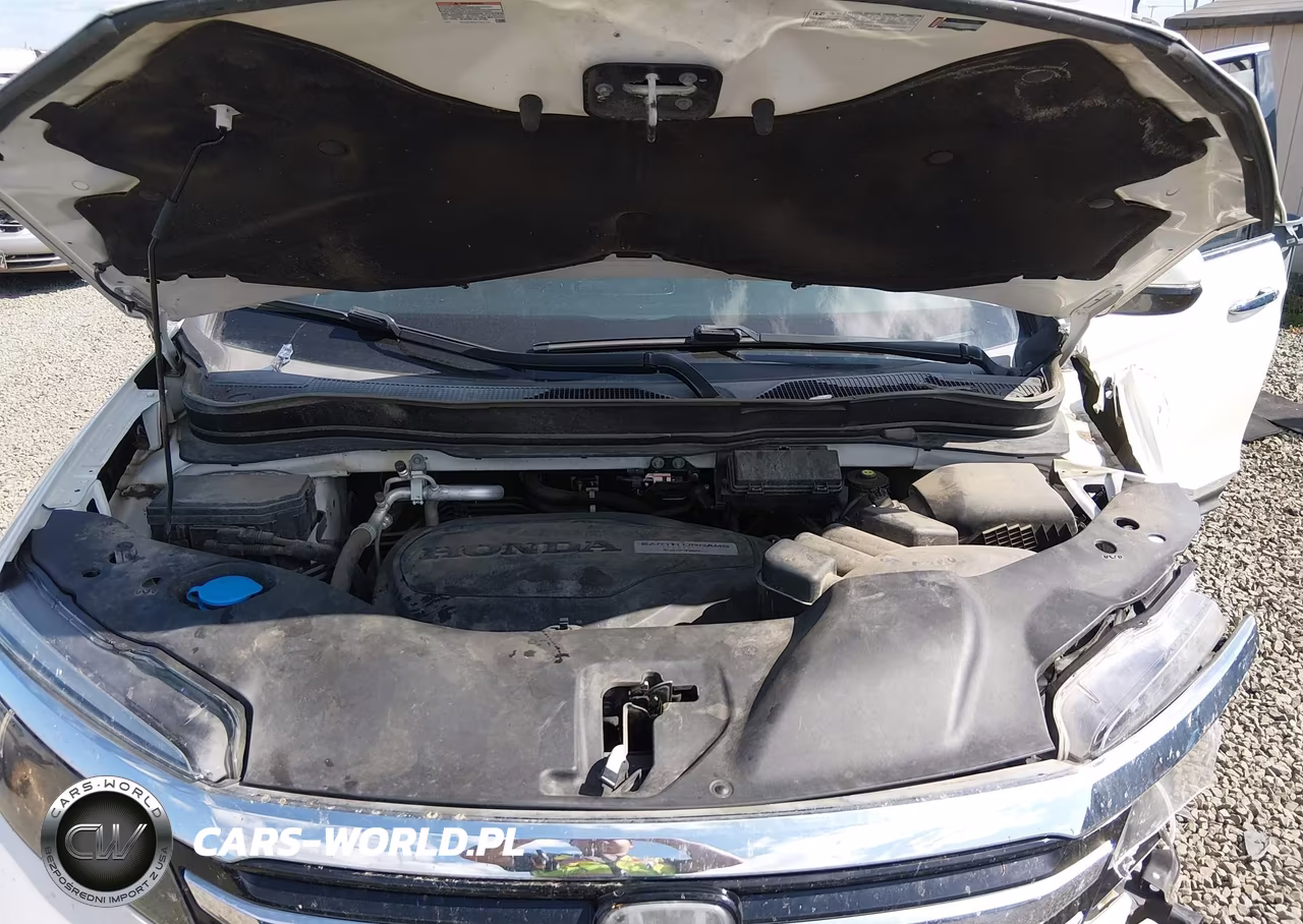 2018 Honda Pilot Touring VIN:5FNYF6H97JB043793 - 10
