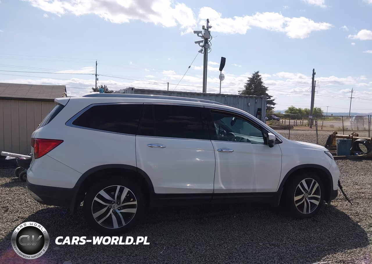 2018 Honda Pilot Touring VIN:5FNYF6H97JB043793 - 13