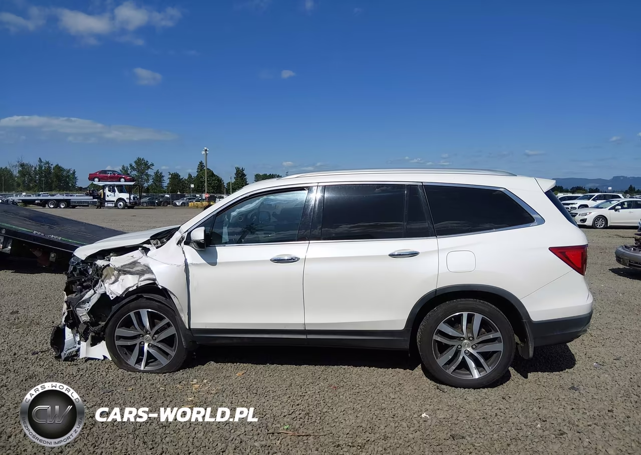 2018 Honda Pilot Touring VIN:5FNYF6H97JB043793 - 14