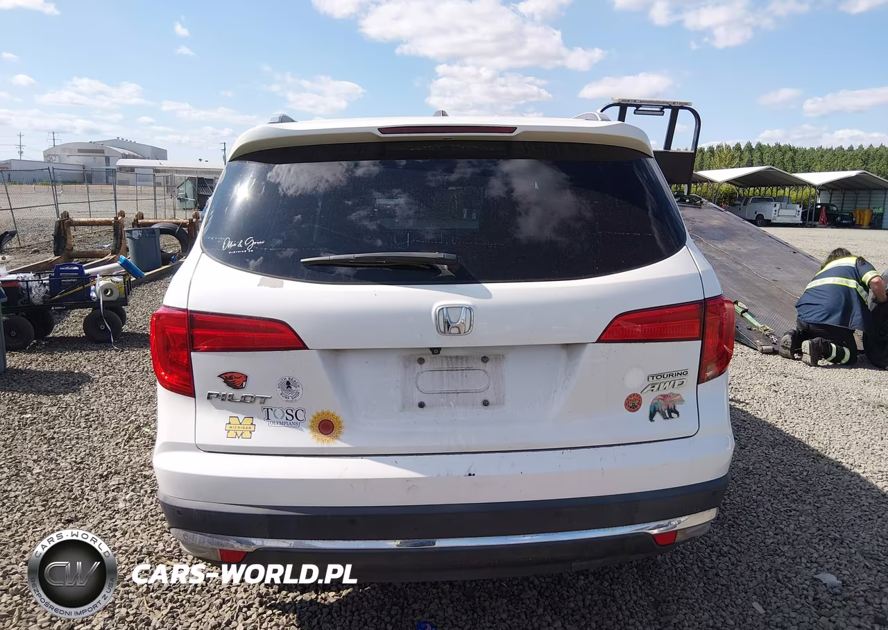 2018 Honda Pilot Touring VIN:5FNYF6H97JB043793 - 16