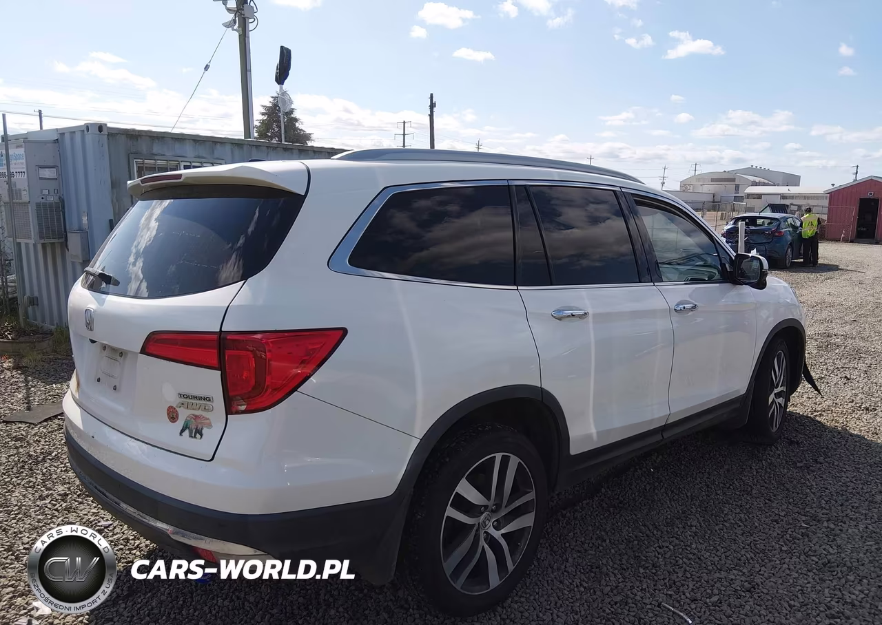 2018 Honda Pilot Touring VIN:5FNYF6H97JB043793 - 4