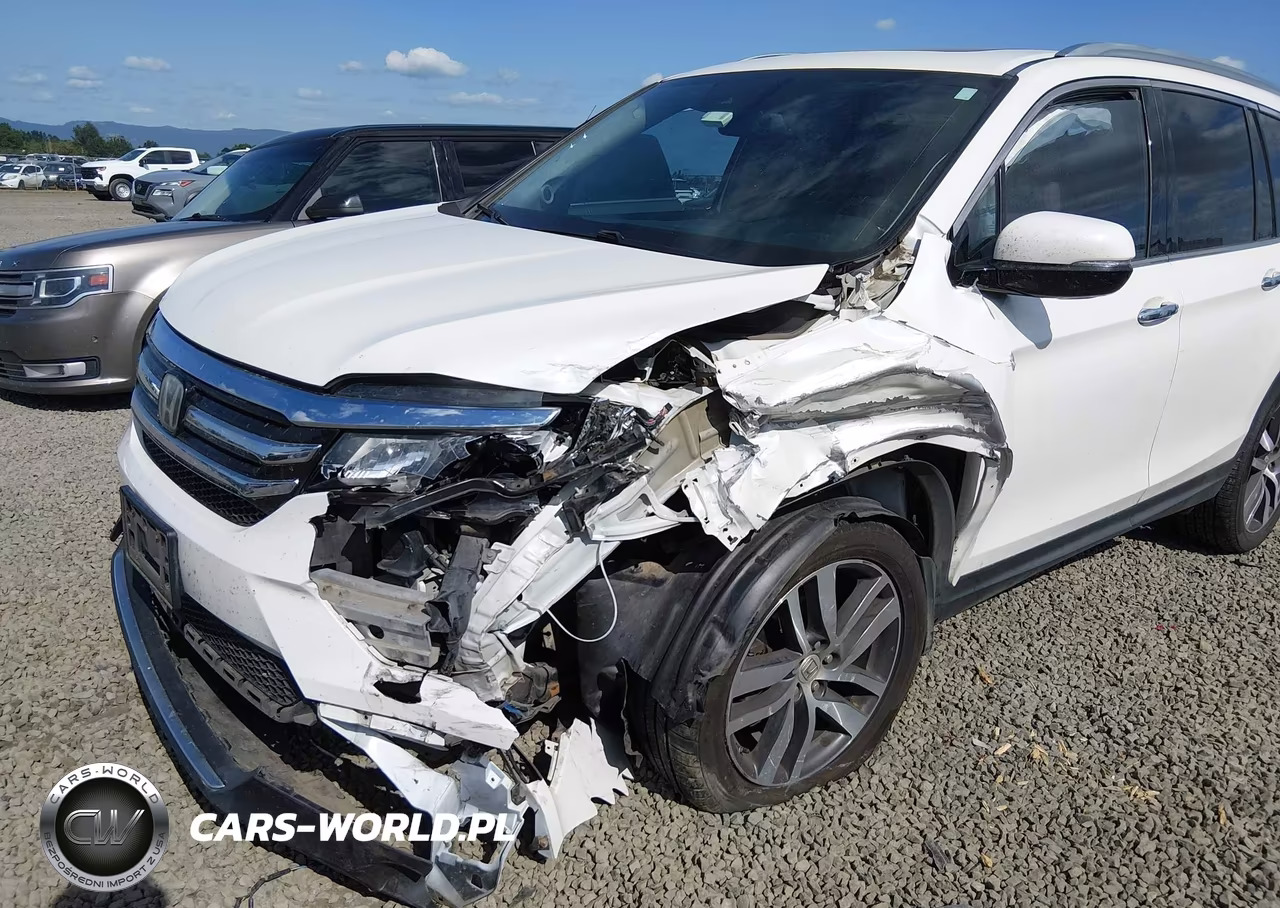 2018 Honda Pilot Touring VIN:5FNYF6H97JB043793 - 6