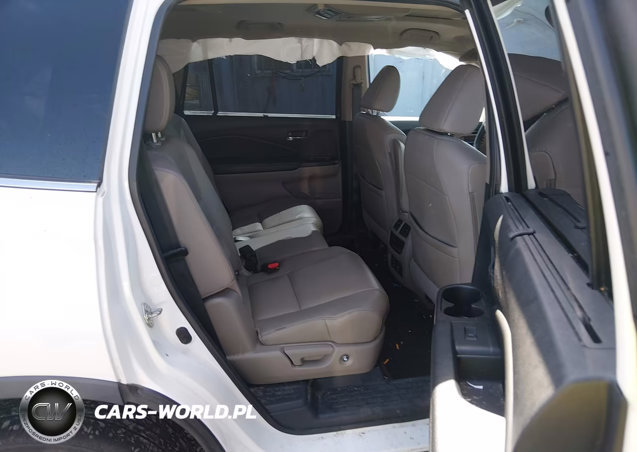2018 Honda Pilot Touring VIN:5FNYF6H97JB043793 - 8