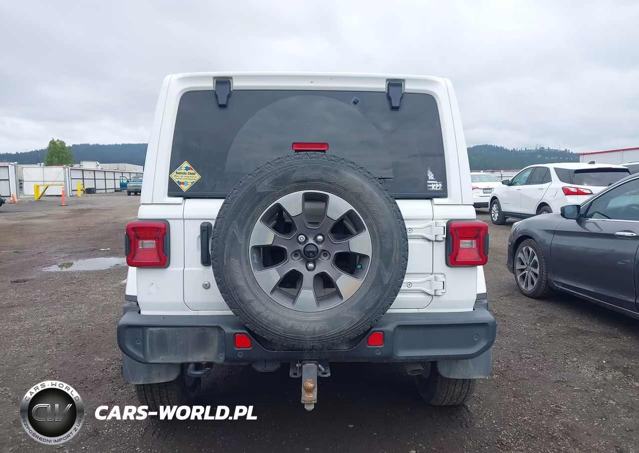 2018 Jeep Wrangler Unlimited Sahara VIN:1C4HJXEG9JW124734 - 15