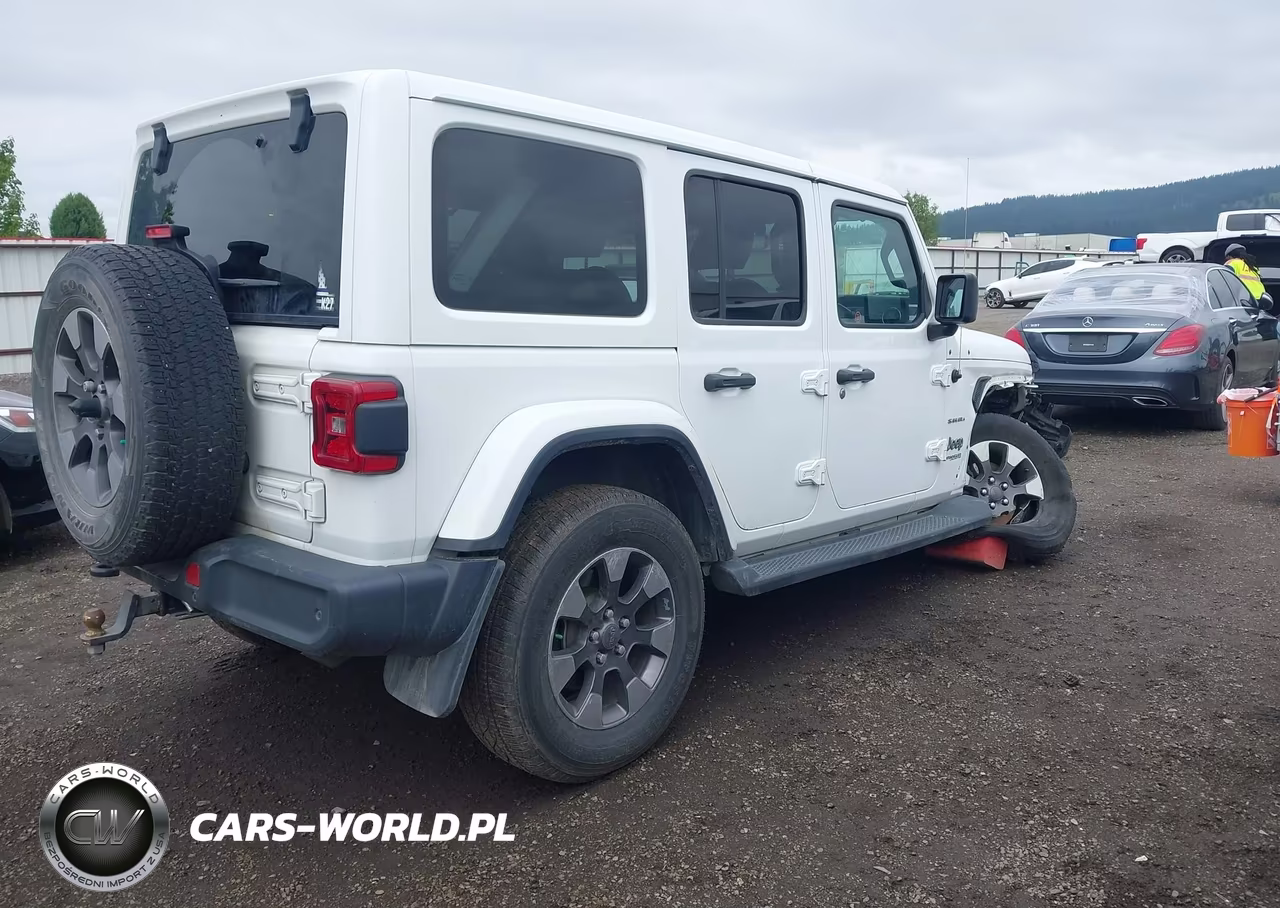 2018 Jeep Wrangler Unlimited Sahara VIN:1C4HJXEG9JW124734 - 4