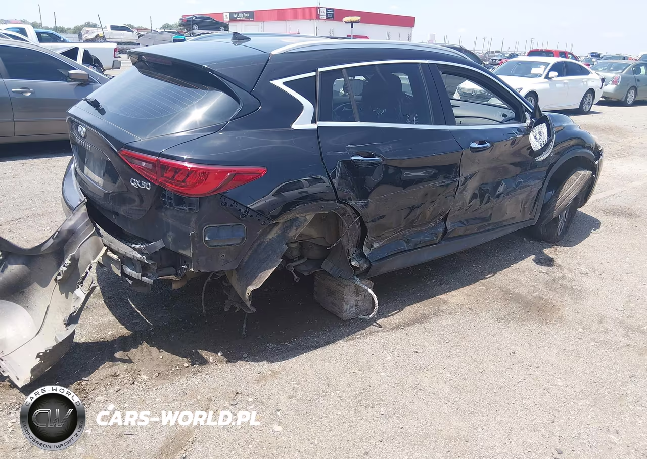 2017 Infiniti Qx30 Luxury VIN:SJKCH5CR5HA039487 - 4