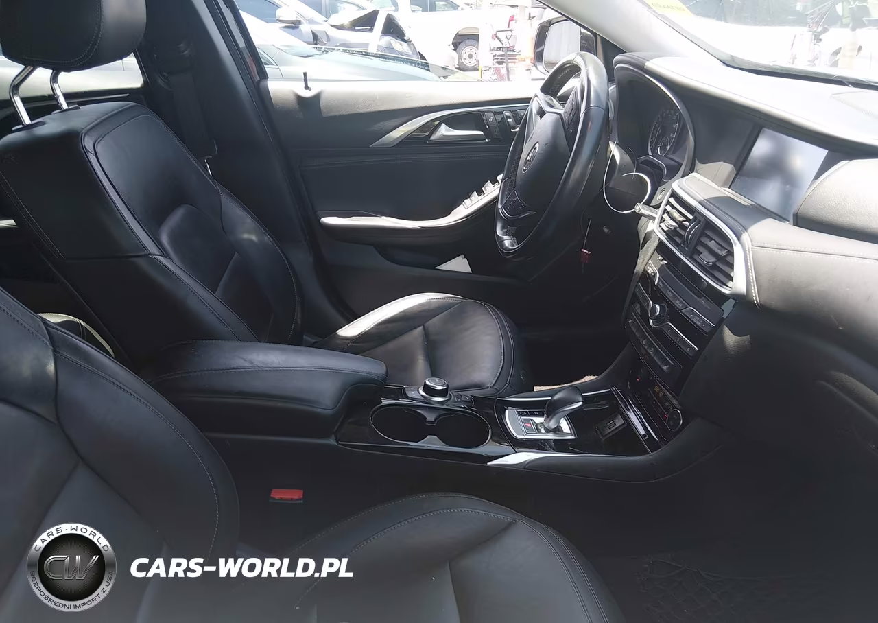 2017 Infiniti Qx30 Luxury VIN:SJKCH5CR5HA039487 - 5