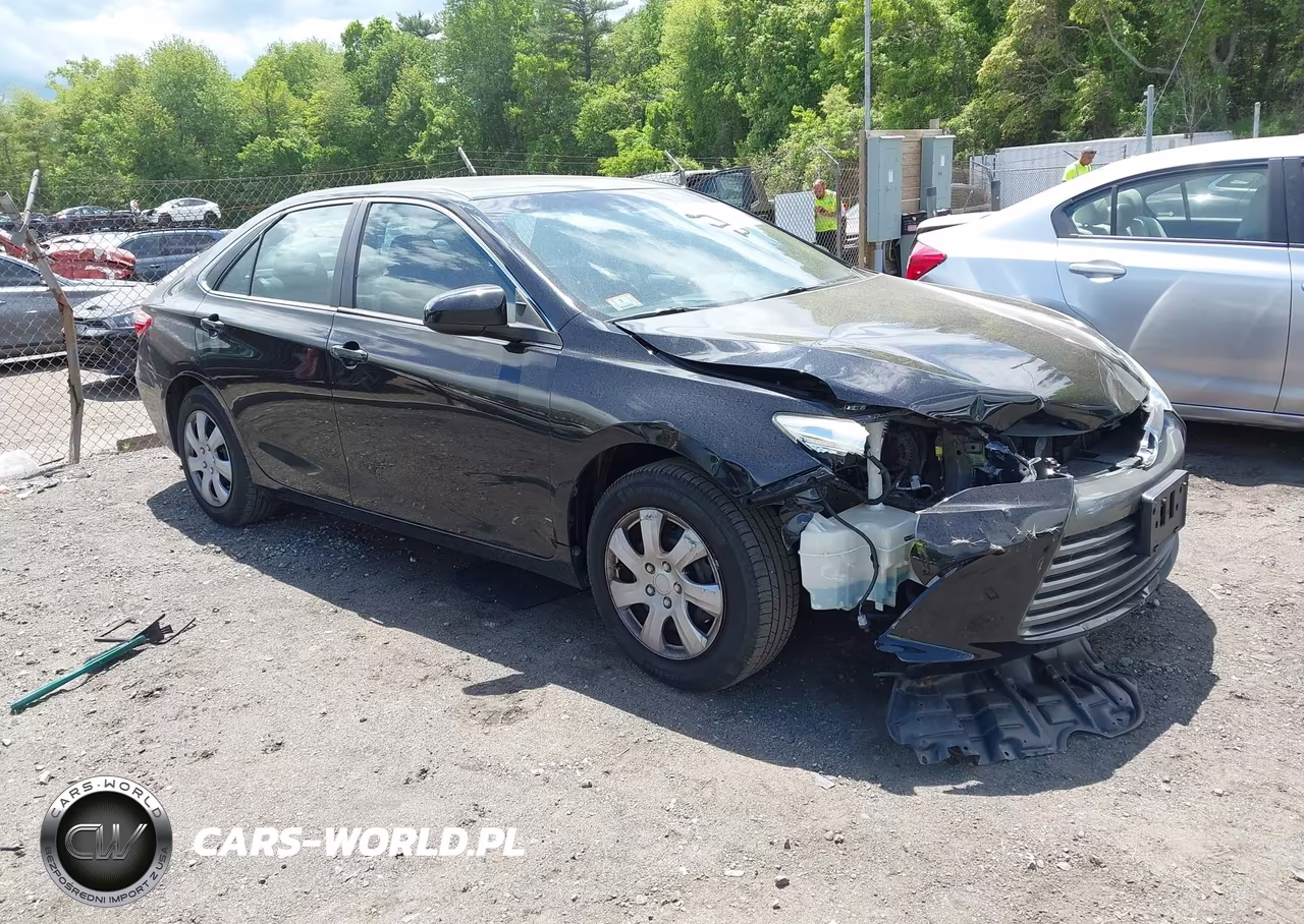 2016 Toyota Camry Le – zdjęcie 1 z 16