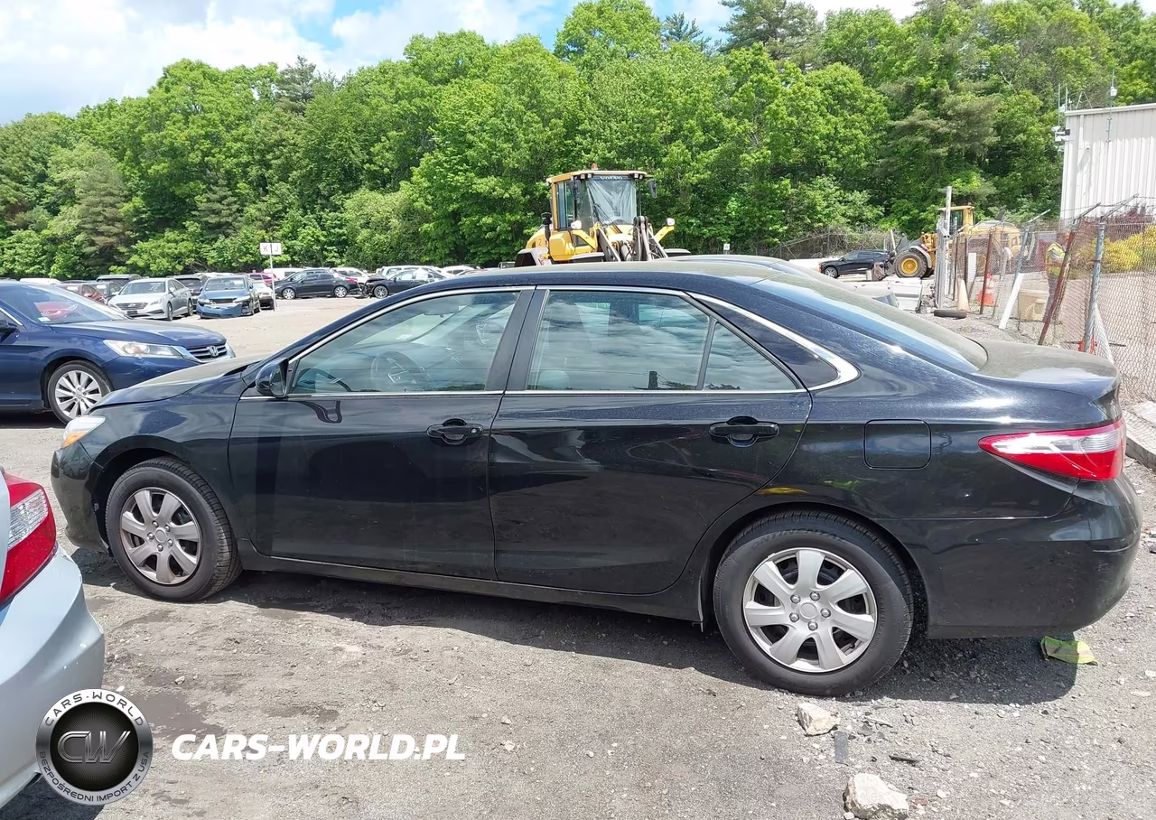2016 Toyota Camry Le VIN:4T1BF1FK2GU265653 - 14