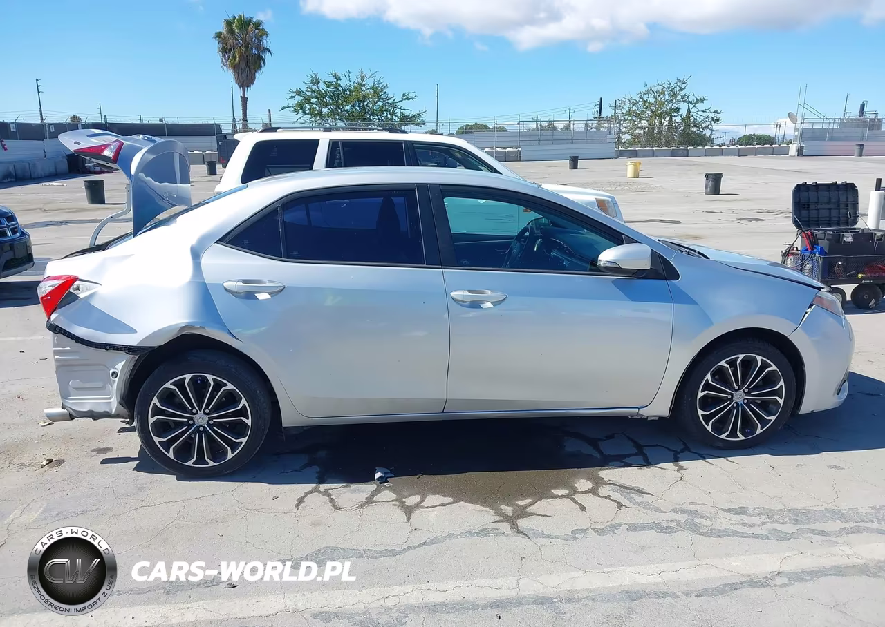 2015 Toyota Corolla S Plus VIN:5YFBURHE4FP330272 - 14