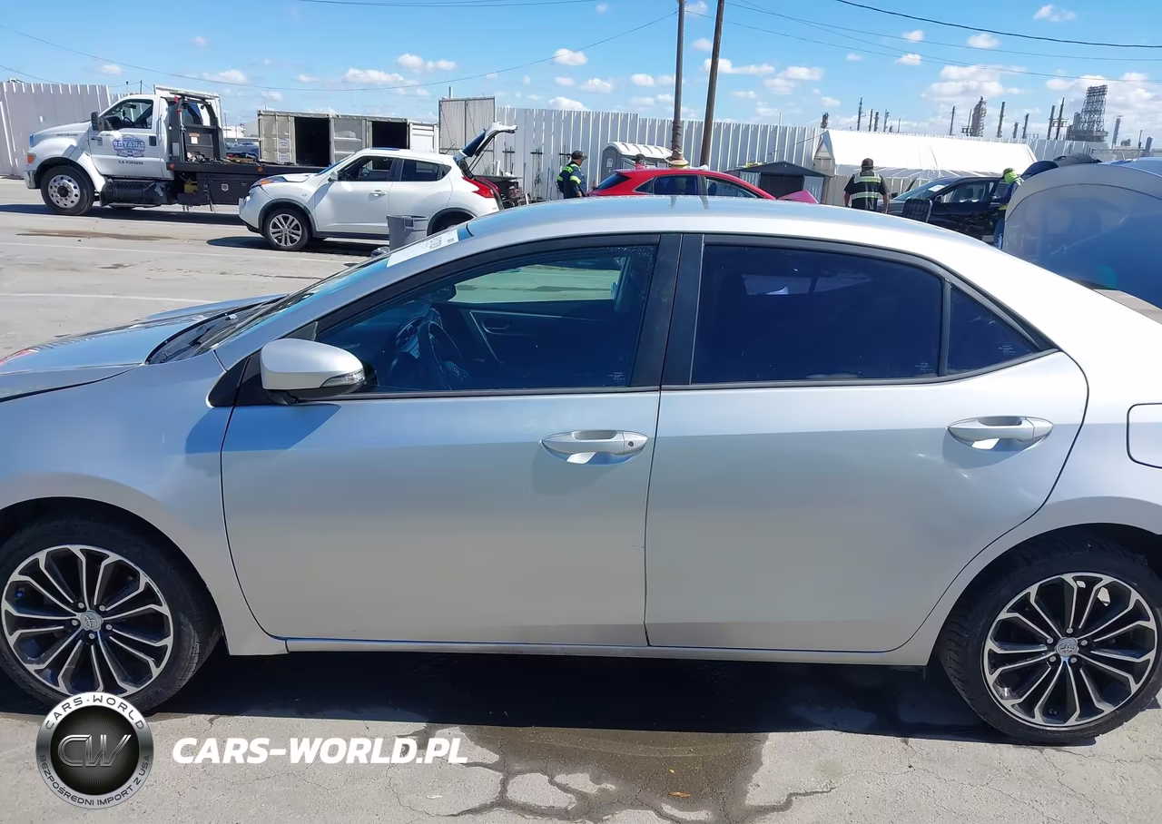 2015 Toyota Corolla S Plus VIN:5YFBURHE4FP330272 - 15