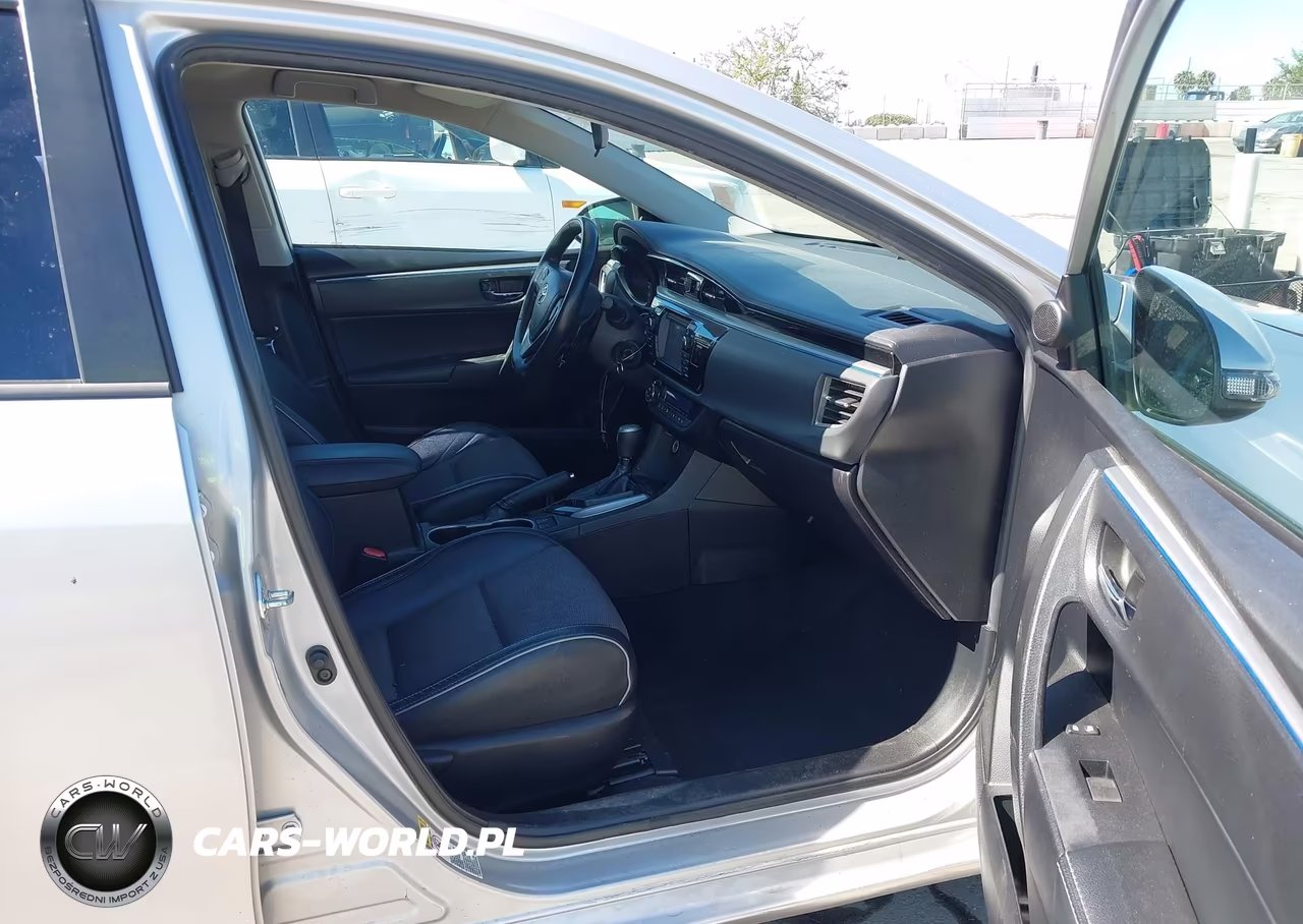 2015 Toyota Corolla S Plus VIN:5YFBURHE4FP330272 - 5