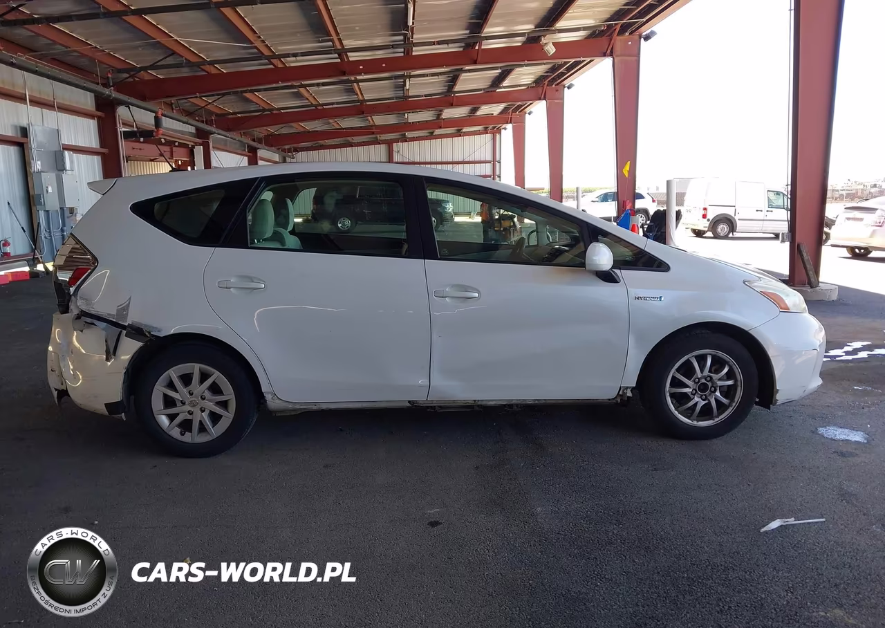 2013 Toyota Prius V Three VIN:JTDZN3EUXD3229733 - 13