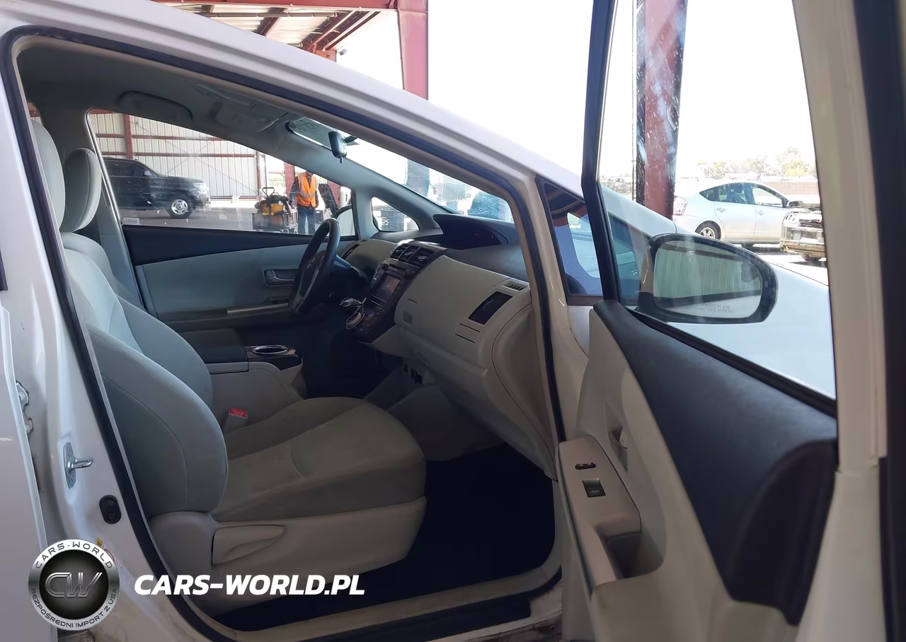 2013 Toyota Prius V Three VIN:JTDZN3EUXD3229733 - 5