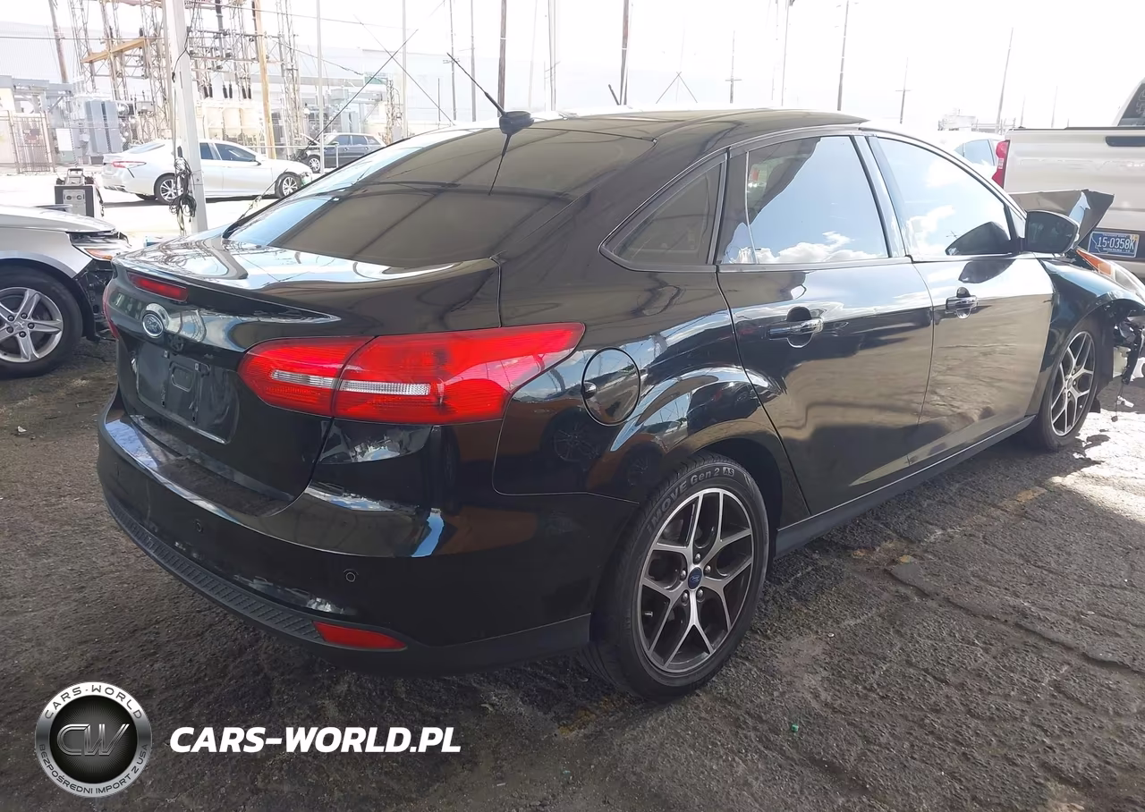 2017 Ford Focus Sel VIN:1FADP3H23HL341736 - 4