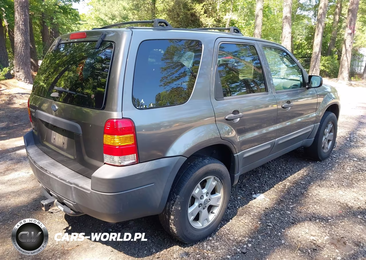 2005 Ford Escape Xlt VIN:1FMYU93185DA03093 - 4