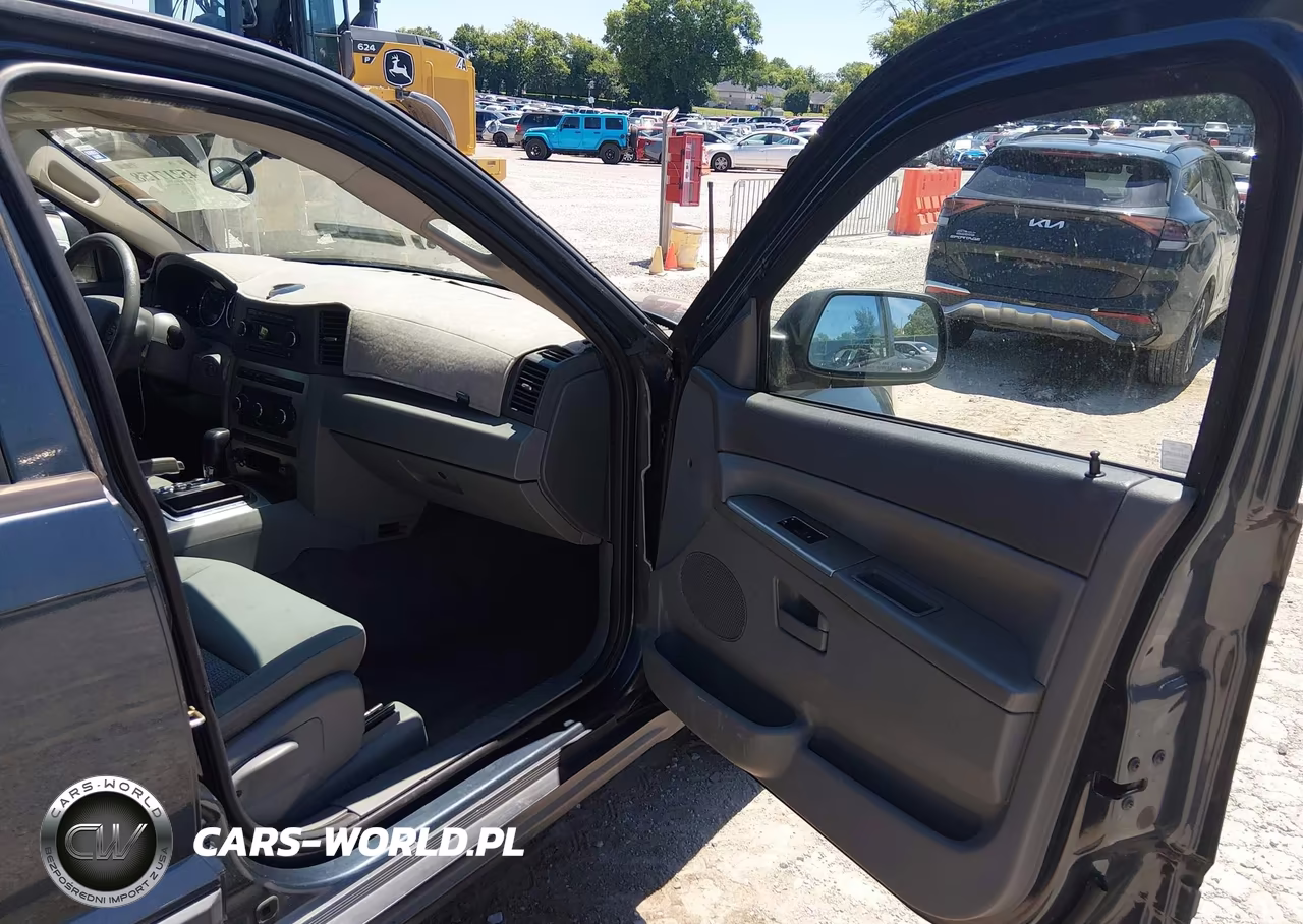 2007 Jeep Grand Cherokee Laredo VIN:1J8GR48K67C556297 - 5