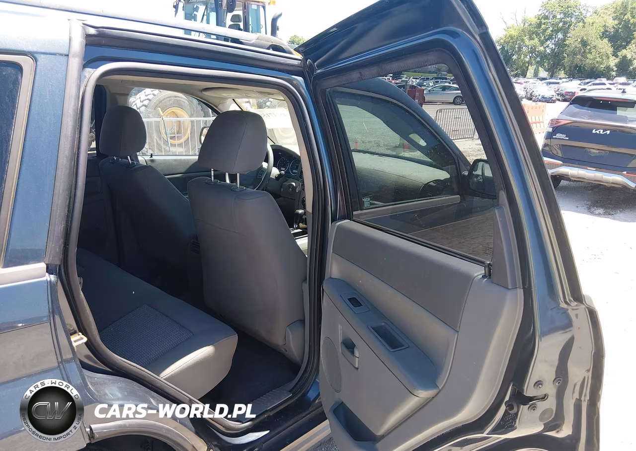 2007 Jeep Grand Cherokee Laredo VIN:1J8GR48K67C556297 - 8