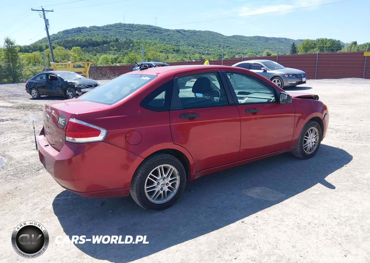 2009 Ford Focus Se VIN:1FAHP35NX9W172380 - 4