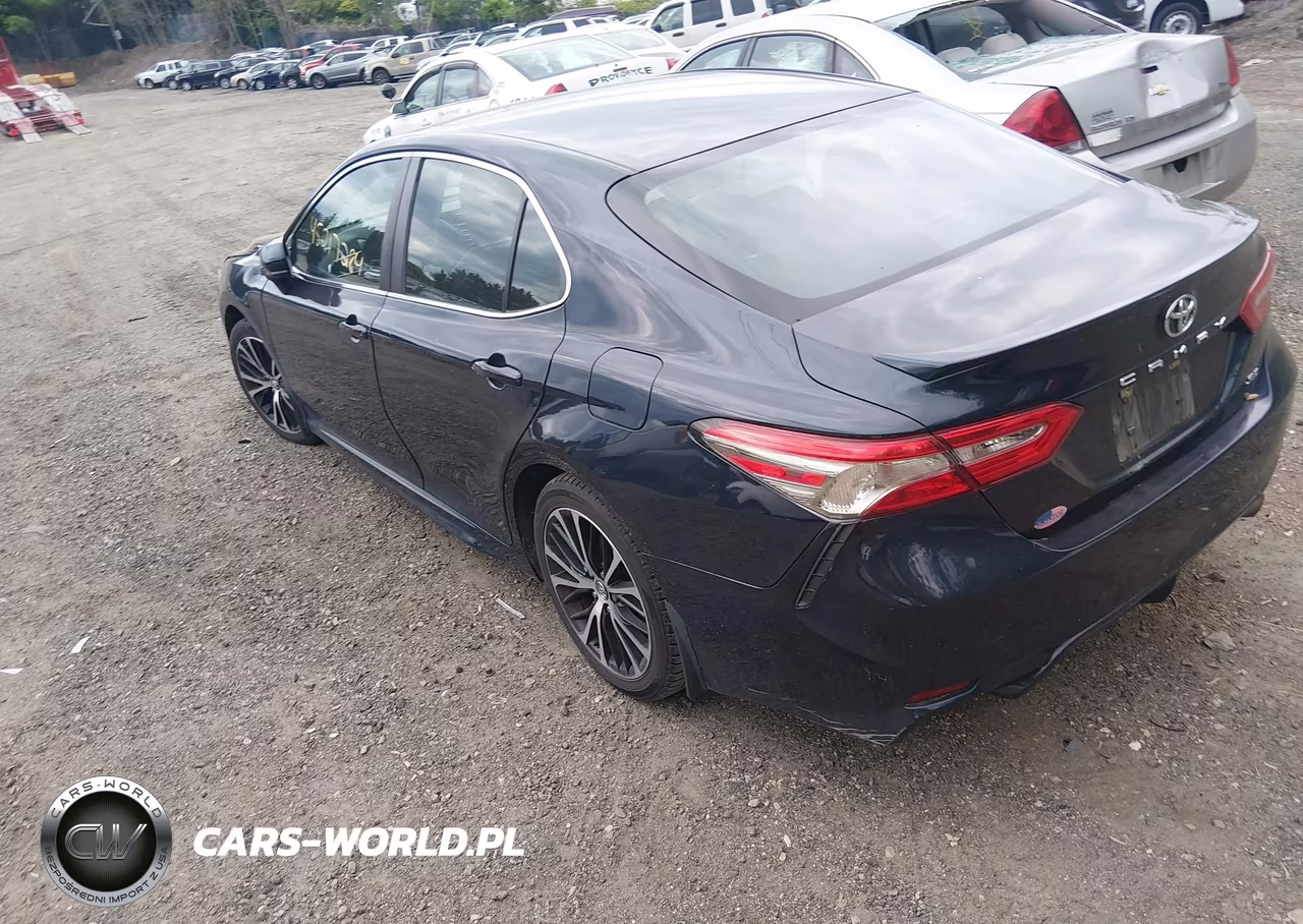 2018 Toyota Camry Se VIN:4T1B11HK0JU643570 - 3