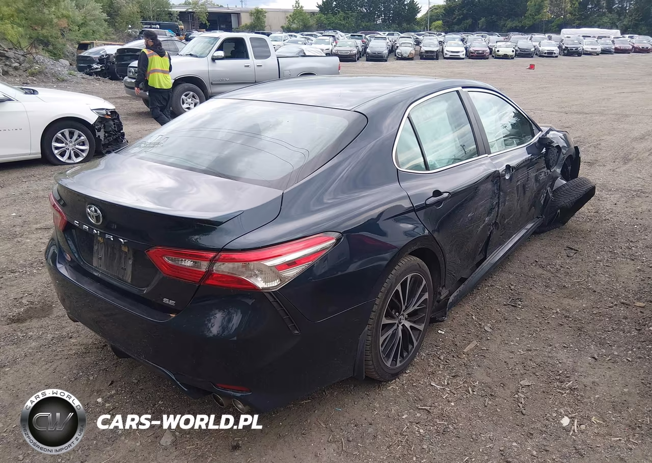 2018 Toyota Camry Se VIN:4T1B11HK0JU643570 - 4