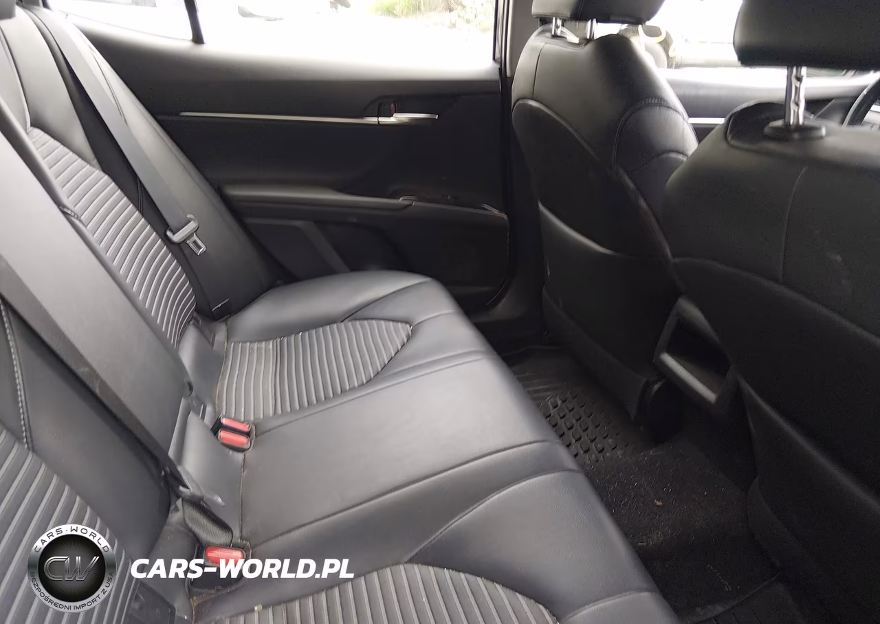 2018 Toyota Camry Se VIN:4T1B11HK0JU643570 - 8