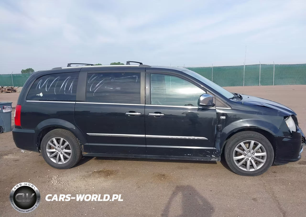 2014 Chrysler Town & Country Touring-L 30Th Anniversary VIN:2C4RC1CG2ER453305 - 13