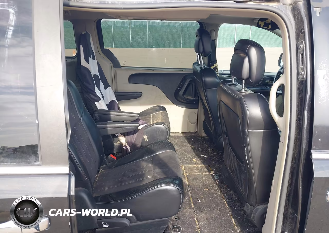 2014 Chrysler Town & Country Touring-L 30Th Anniversary VIN:2C4RC1CG2ER453305 - 8
